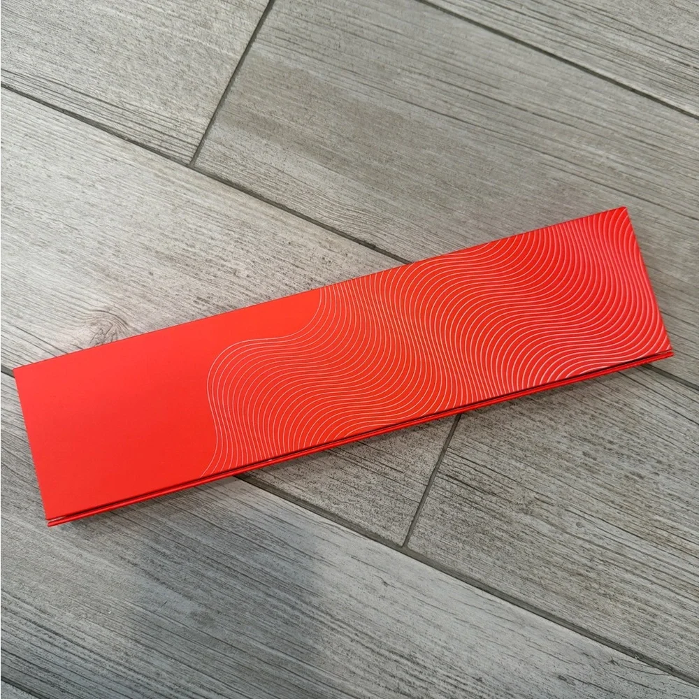 NEW! Exclusive Lululemon Member Access ‘Never Lost’ Keychain in color LURD/WHT